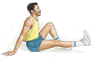 El hombre sentado en el suelo con una rodilla doblada y el pie plano en el suelo. La otra pierna se levanta recto y parte del piso.
