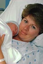 Imagen de un nuevo vínculo entre la madre con su hijo recién nacido en el hospital