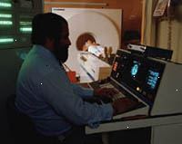 Fotografía de un paciente en un escáner
